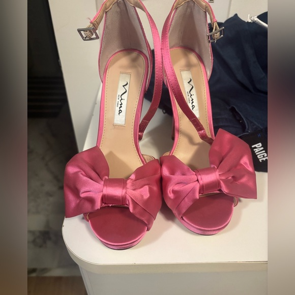 Nina Pink Women's Bow Sandals
Size 7.5
Great condition - Picture 1 of 7